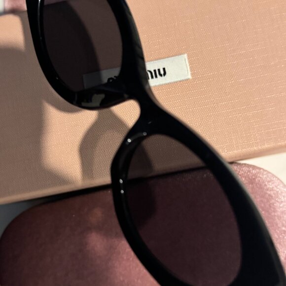 Miu Miu Sunglasses - Picture 6 of 10